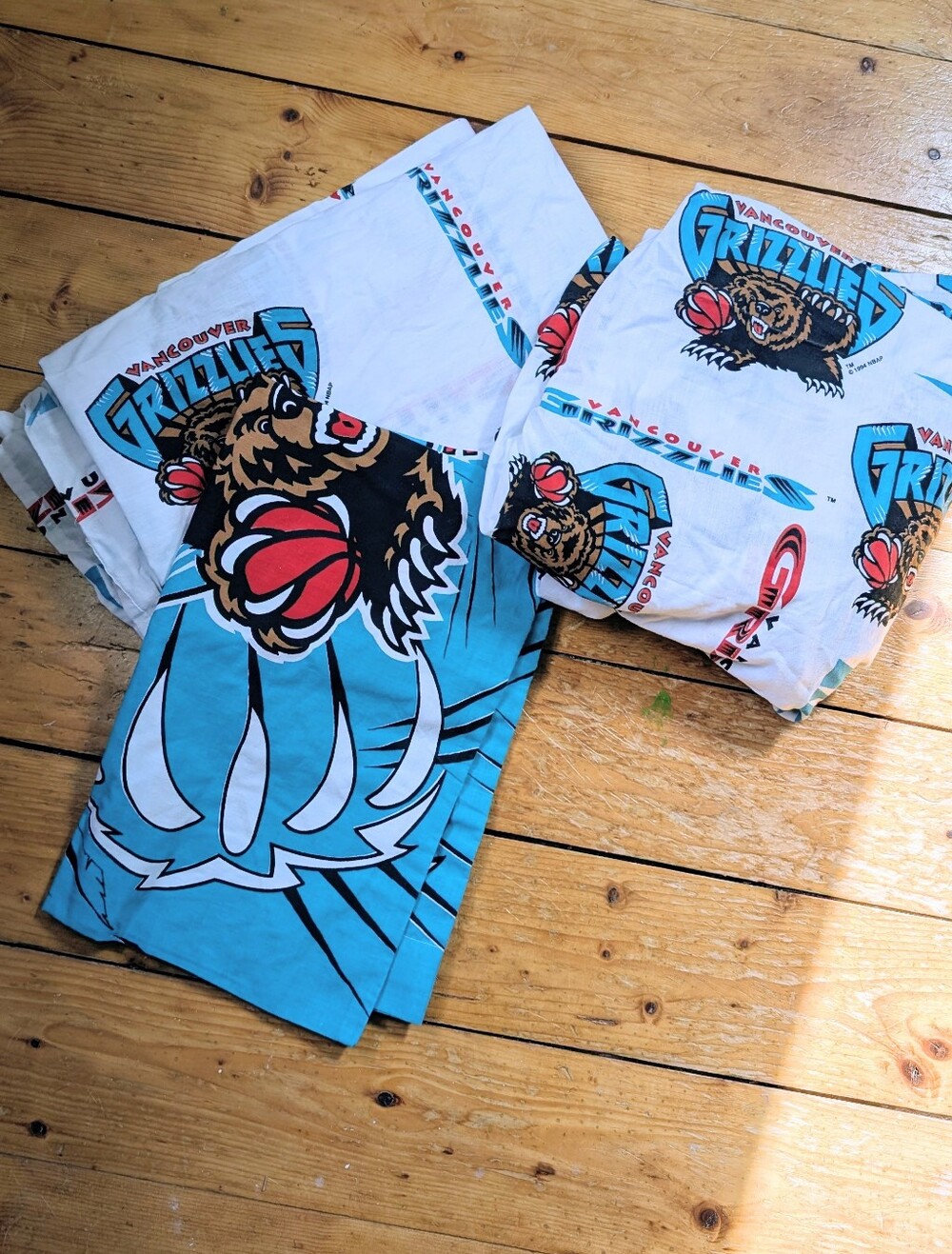 NBA Vancouver Grizzlies 1994 Twin Bedsheet Set - Set Of 3